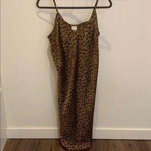 Silky, Cheetah print midi-dress.
